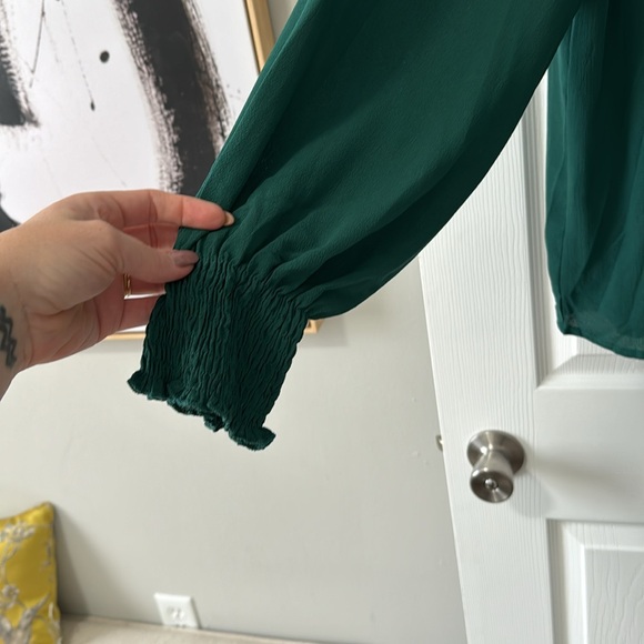 Beautiful blouse - Picture 3 of 5